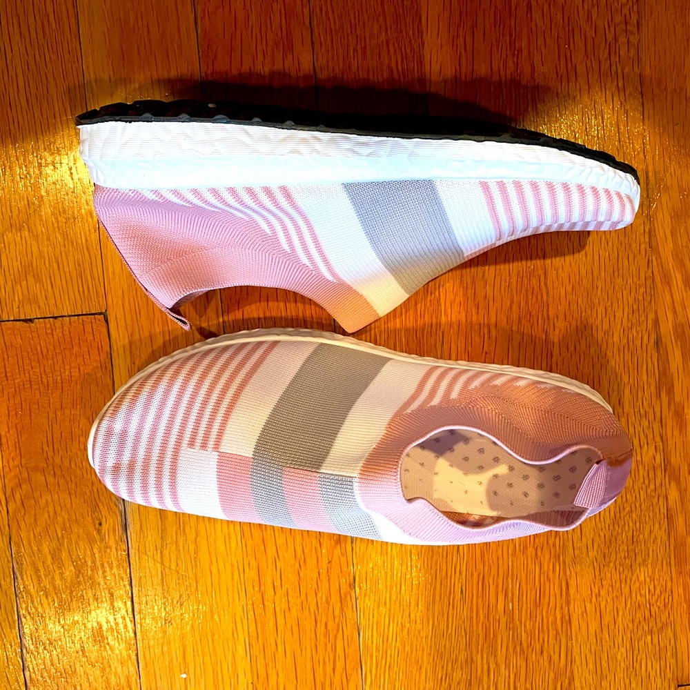 New! Pink & grey stretchy sneakers NWOT